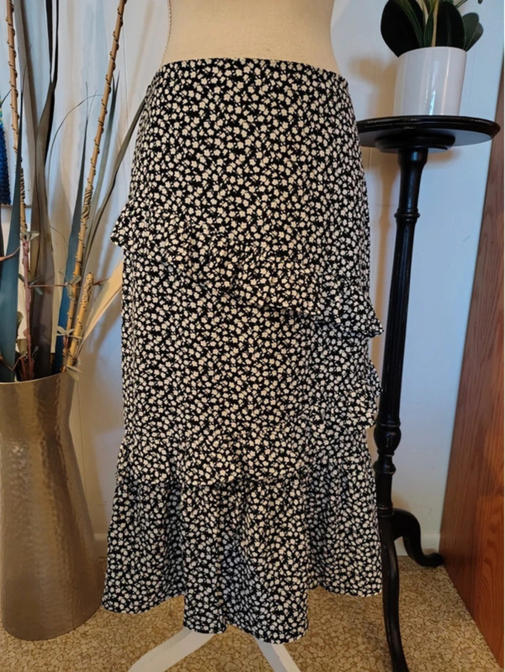 Luna Black & Cream Floral Tiered Midi Skirt | Medium